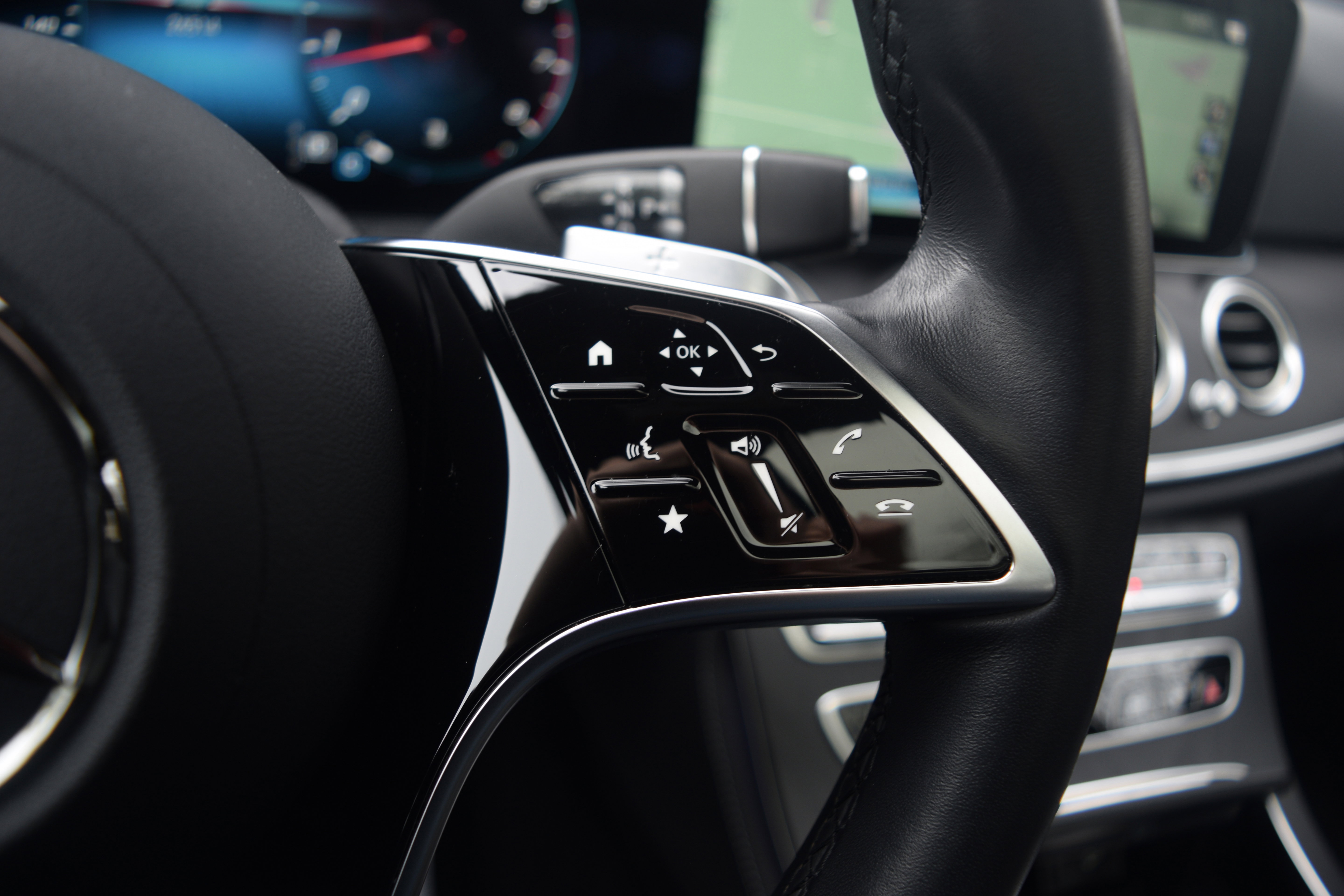 Used 2022 Mercedes-Benz E 350 4MATIC Sedan image 5