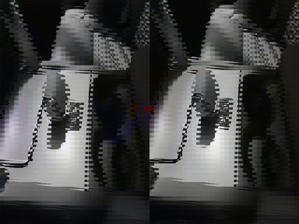 New 2024 Land Rover Discovery Sport S image 20