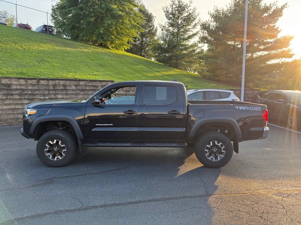Used 2018 Toyota Tacoma TRD Off-Road AWD/4WD image 7