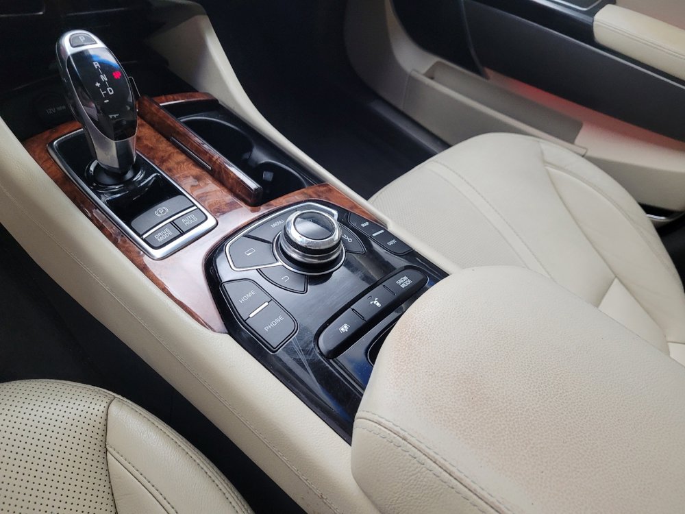 Used 2015 Kia K900 Premium w/ Interior Highline Package image 26