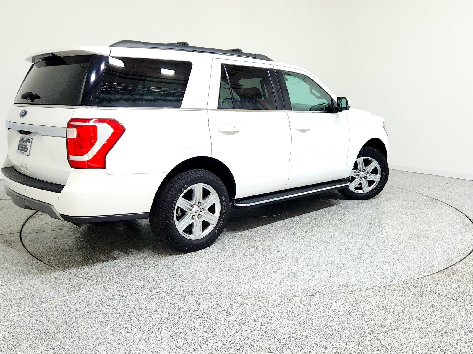 Used 2020 Ford Expedition XLT w/ Equipment Group 202A image 3