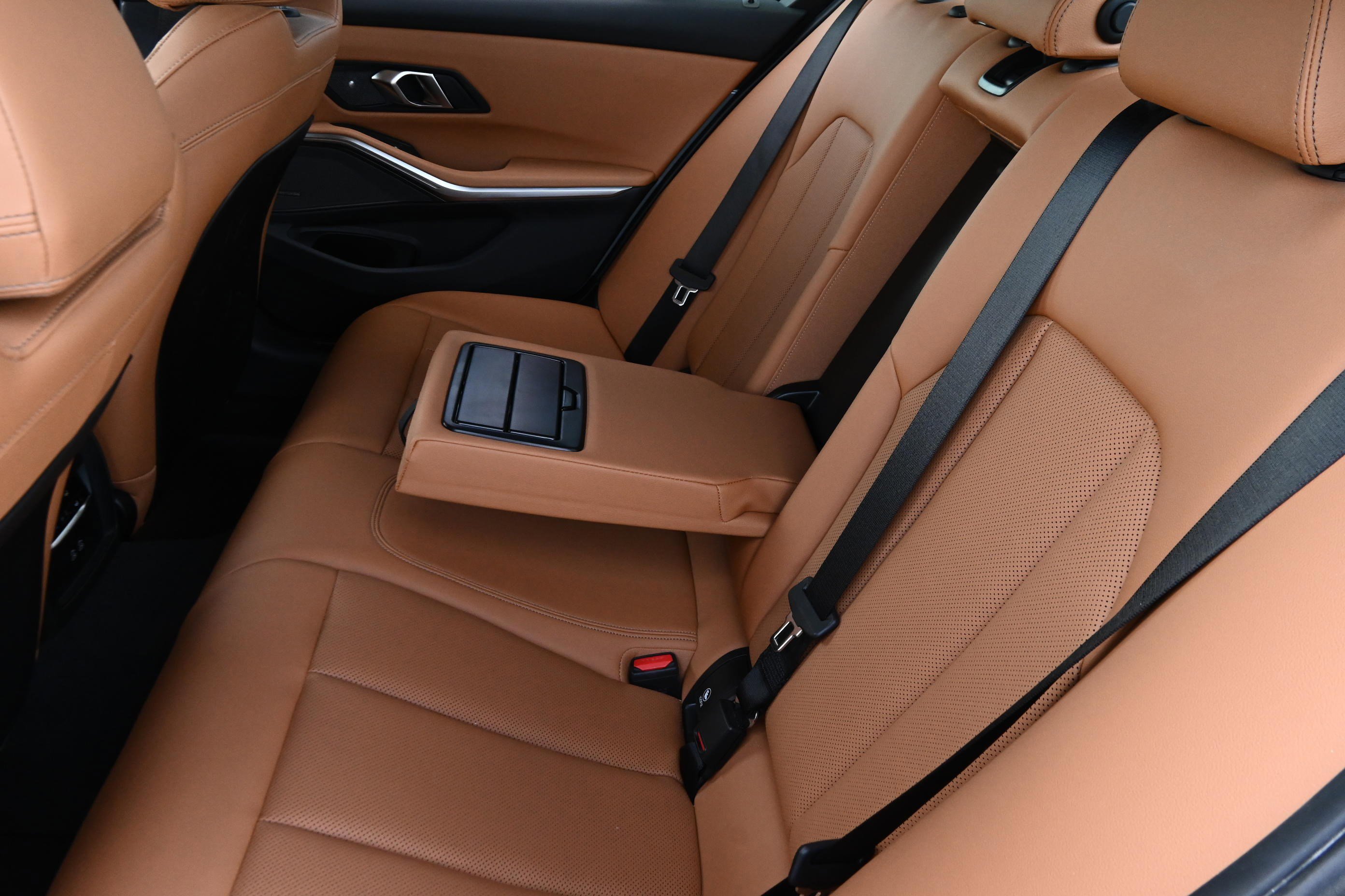 Certified 2024 BMW 330i Sedan w/ M Sport Package image 10