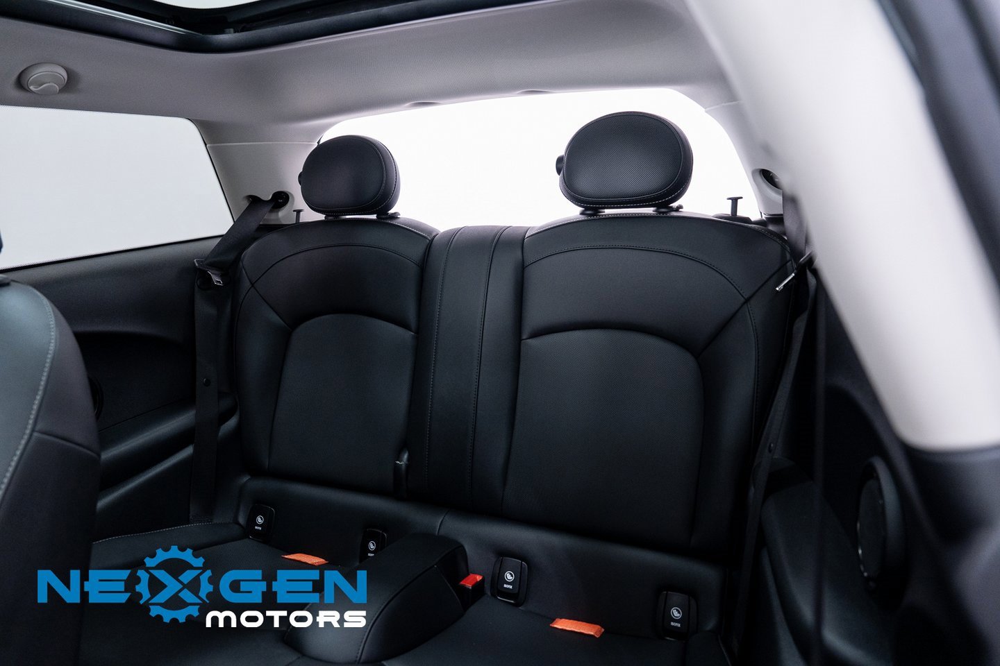 Used 2023 MINI Cooper 2-Door Hardtop image 38