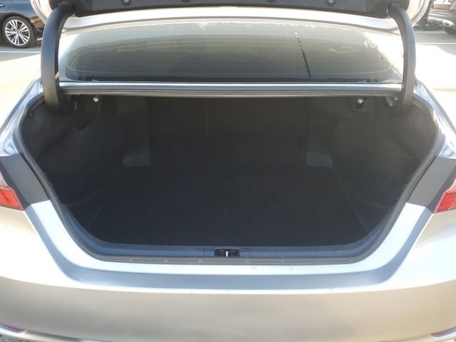 Used 2023 Toyota Camry SE w/ Cold Weather Package image 9