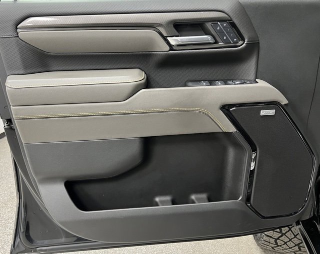 Used 2024 Chevrolet Silverado 2500 ZR2 w/ Technology Package image 24