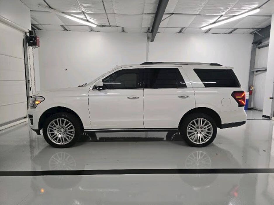 Used 2024 Ford Expedition Limited AWD/4WD image 6