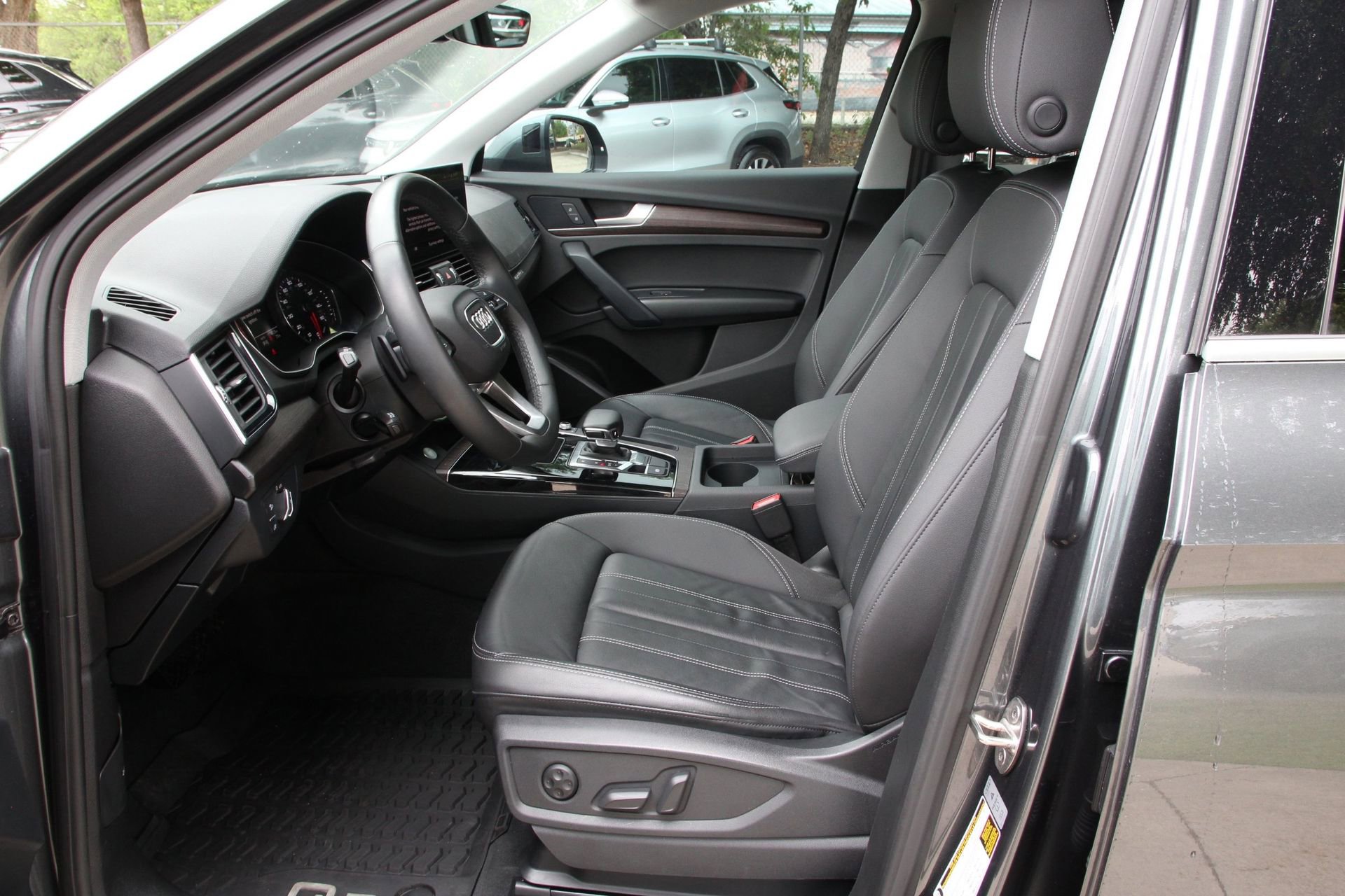 Used 2023 Audi Q5 2.0T Premium w/ Convenience Package image 10