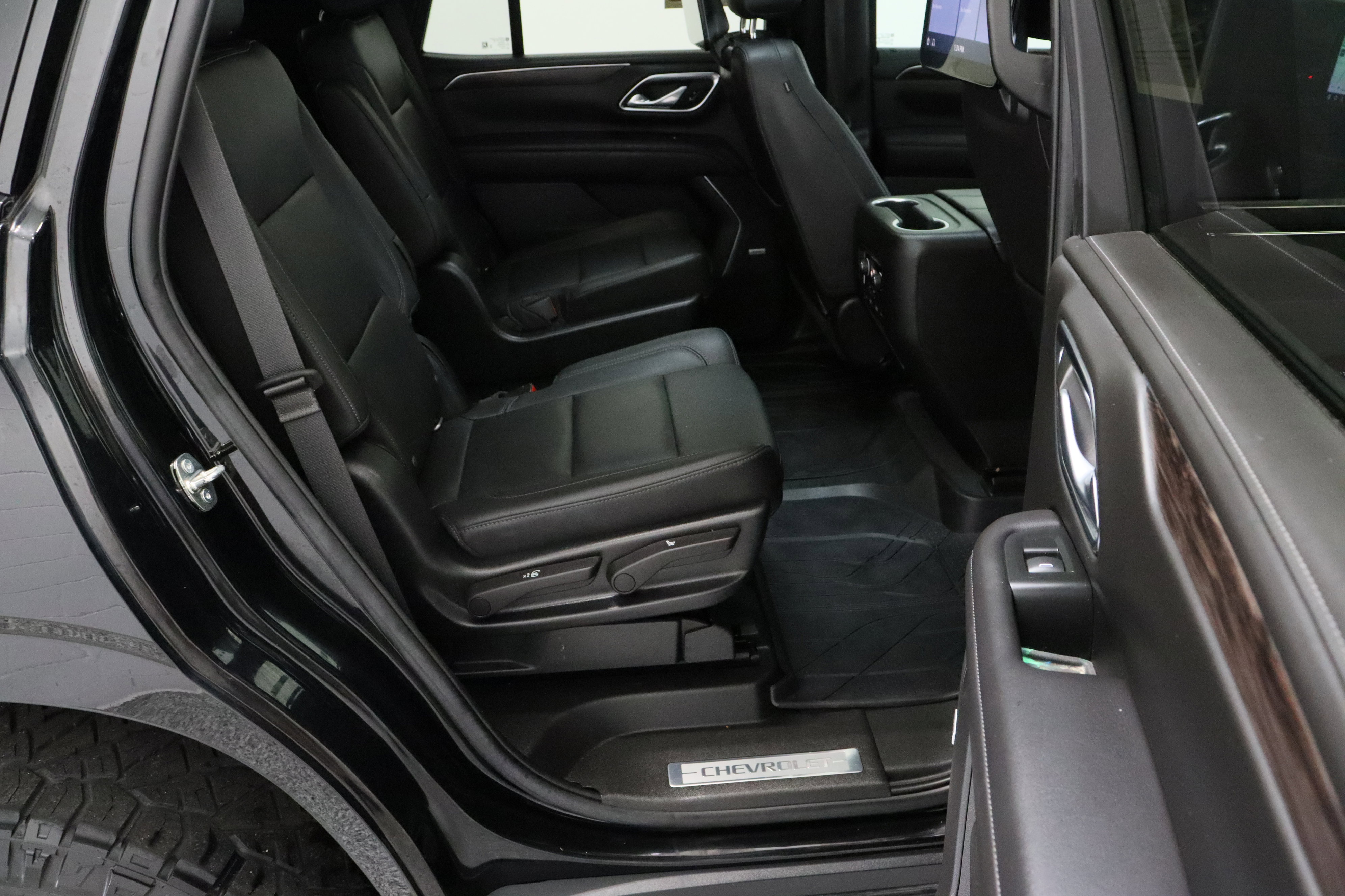 Used 2021 Chevrolet Tahoe Z71 w/ Rear Media and Nav Package AWD/4WD image 40