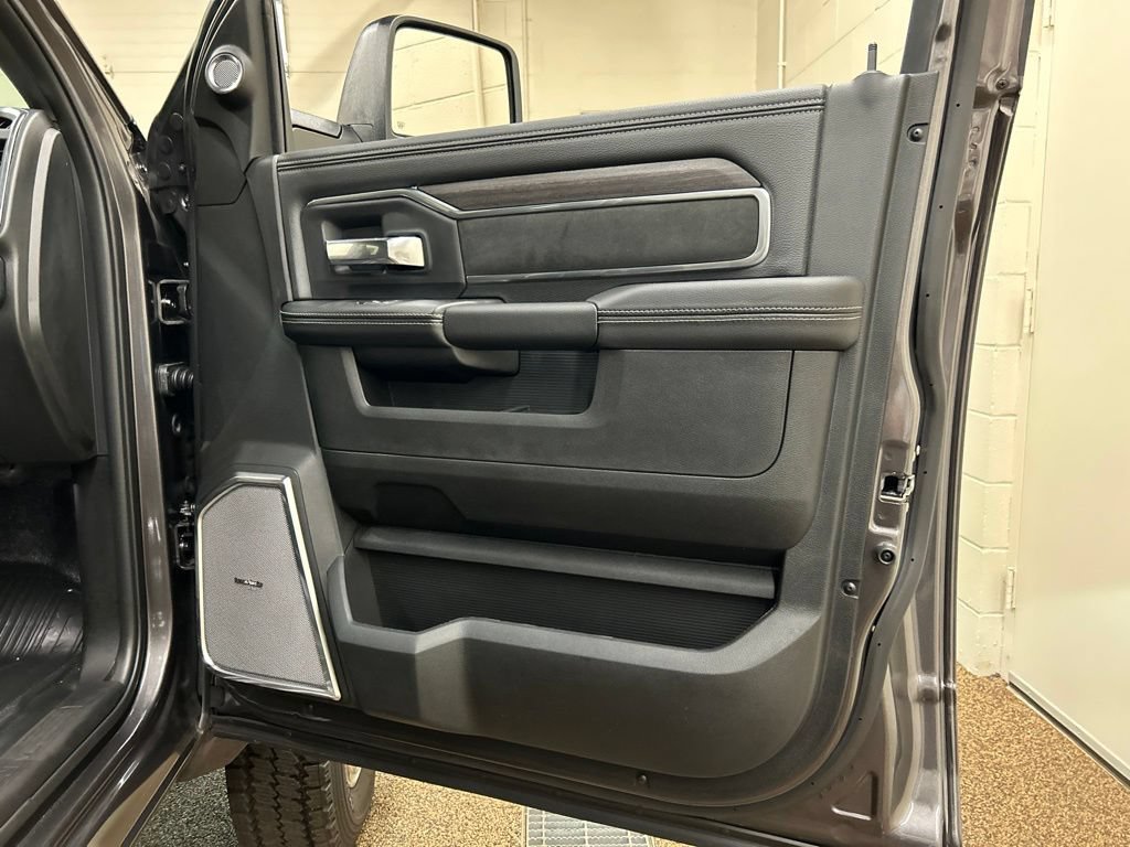 New 2026 RAM 4500 4x4 Crew Cab DRW w/ Laramie Trim Package image 15