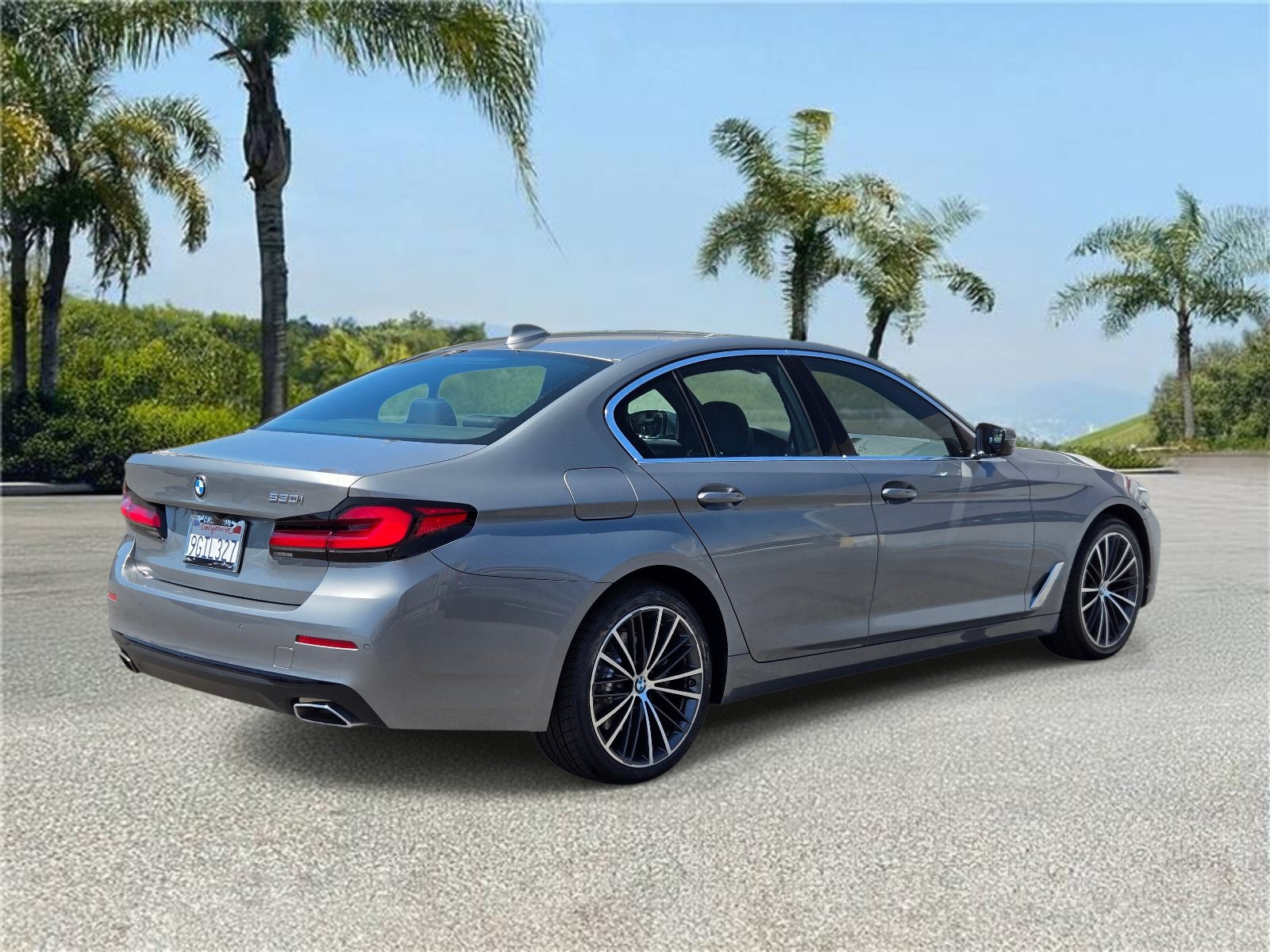 Used 2023 BMW 530i w/ Convenience Package RWD image 4