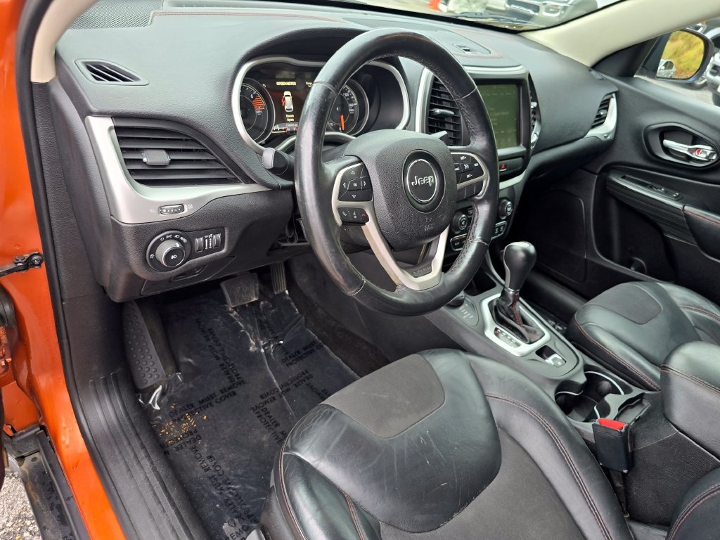 Used 2016 Jeep Cherokee Trailhawk w/ Cold Weather Group AWD/4WD image 23