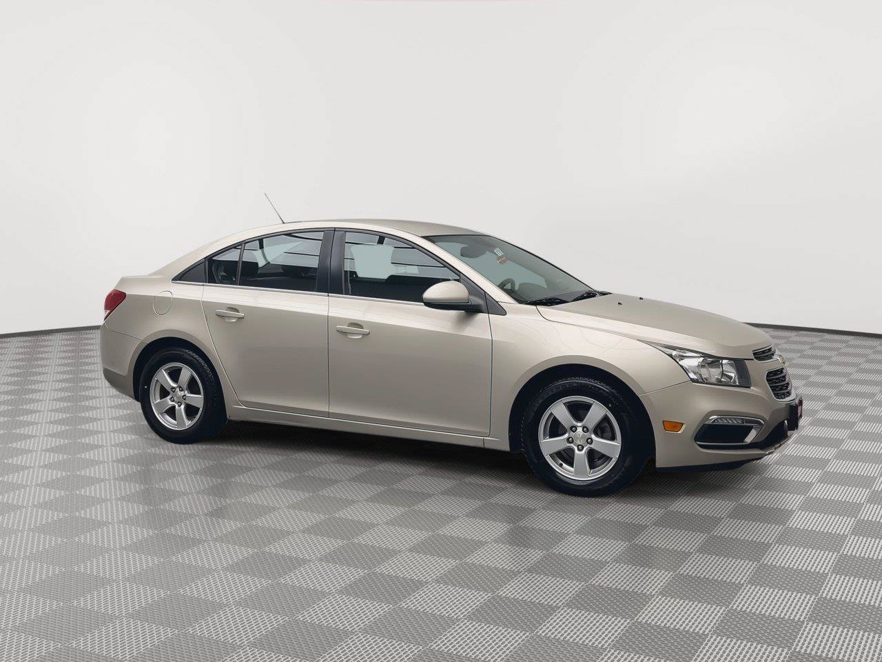 Used 2016 Chevrolet Cruze LT w/ Technology Package FWD image 33