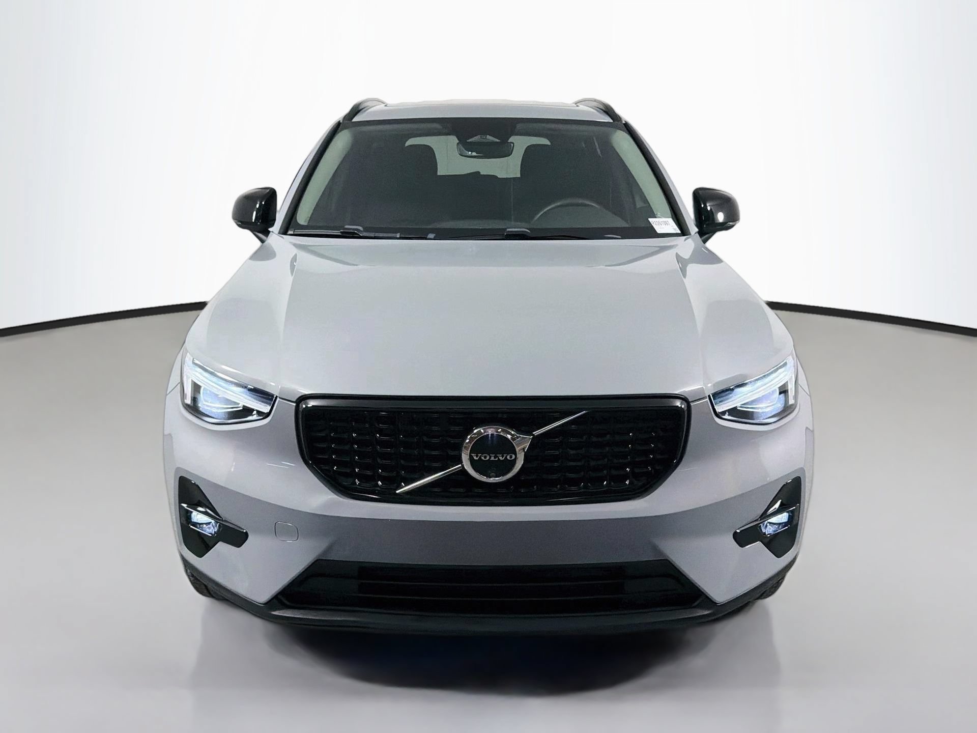 Certified 2024 Volvo XC40 B5 Plus AWD/4WD image 2