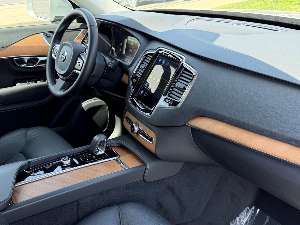 Used 2025 Volvo XC90 T8 Plus w/ Protection Package Premier AWD/4WD image 15