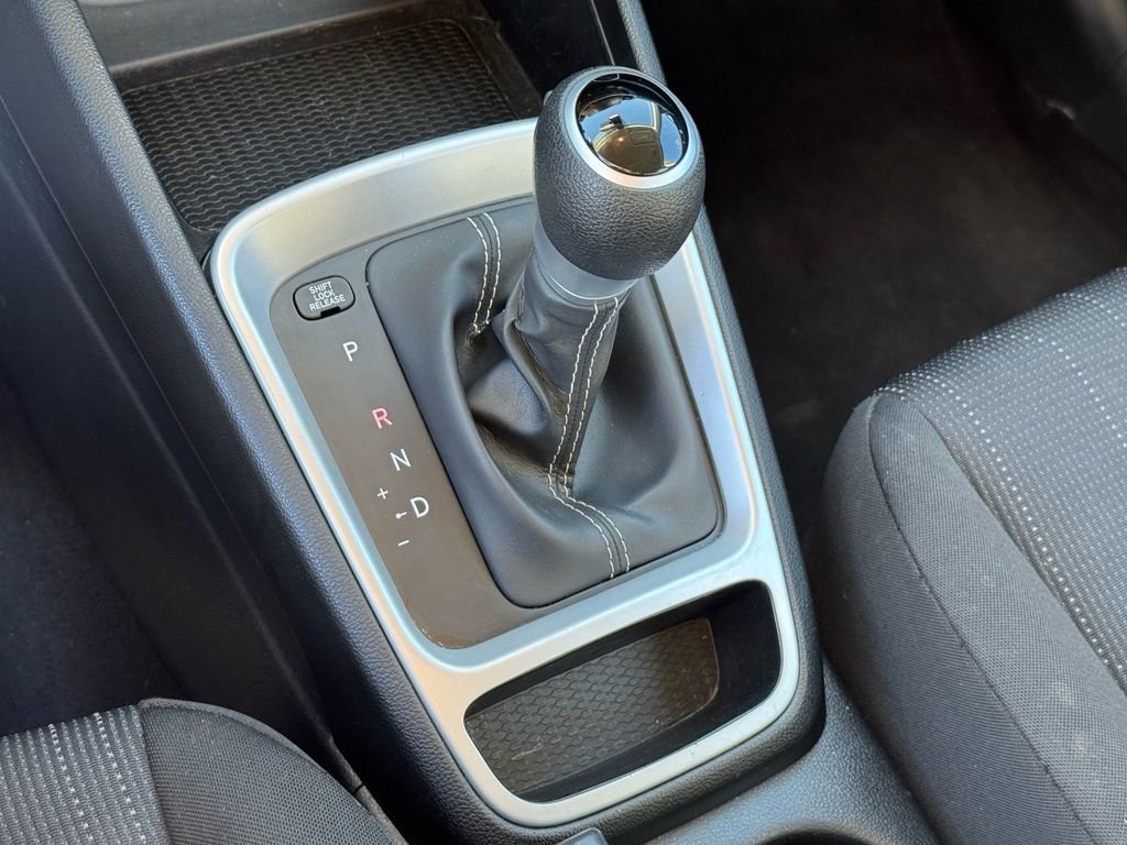 Used 2024 Hyundai Venue SE image 29