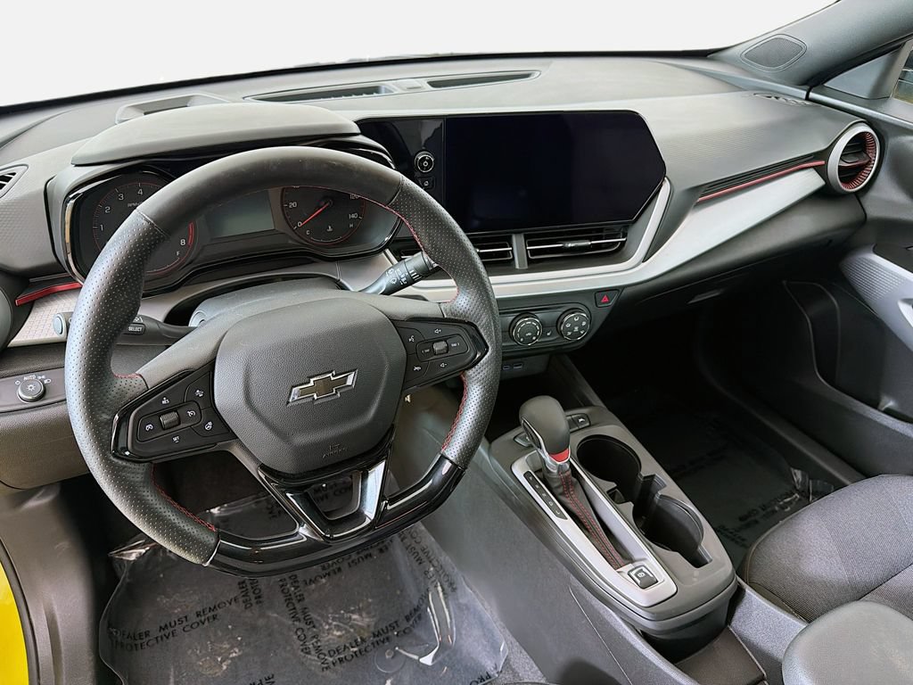 Used 2025 Chevrolet Trax RS FWD image 18