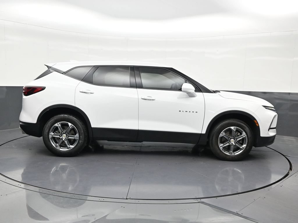 Used 2024 Chevrolet Blazer LT FWD image 7