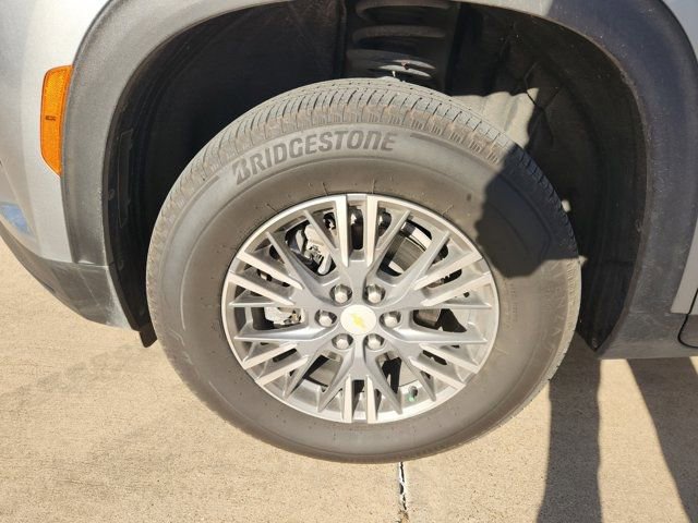 Used 2024 Chevrolet Traverse LS image 9