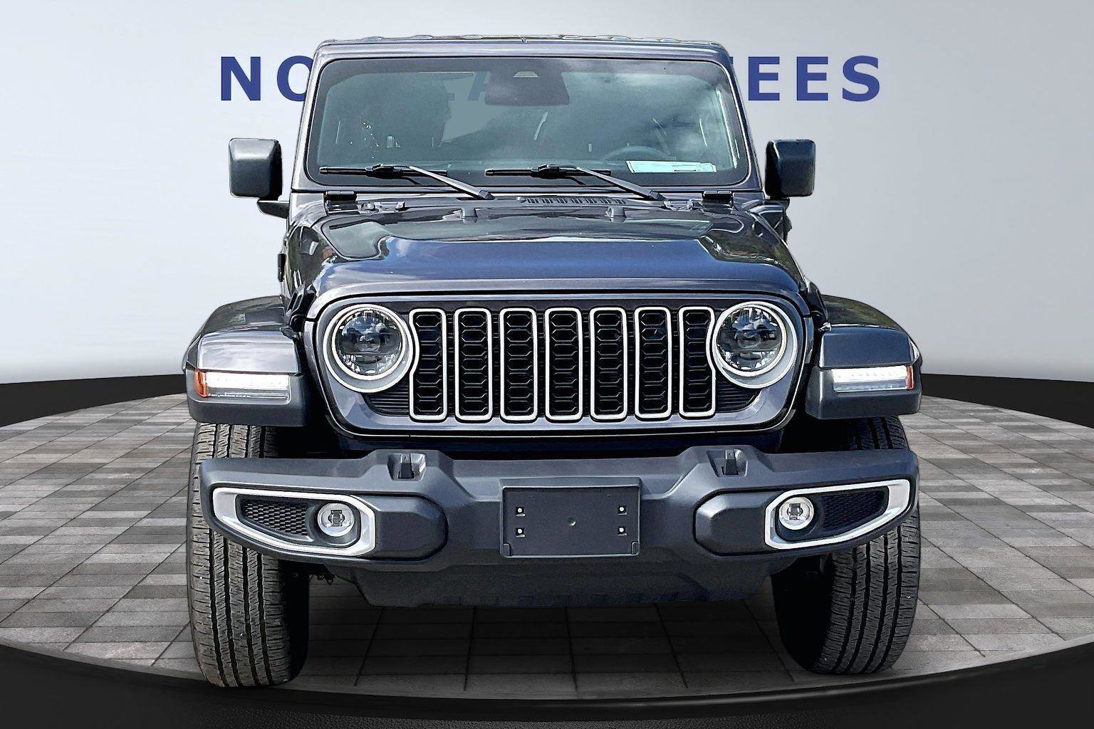 Used 2025 Jeep Wrangler Sahara AWD/4WD image 2