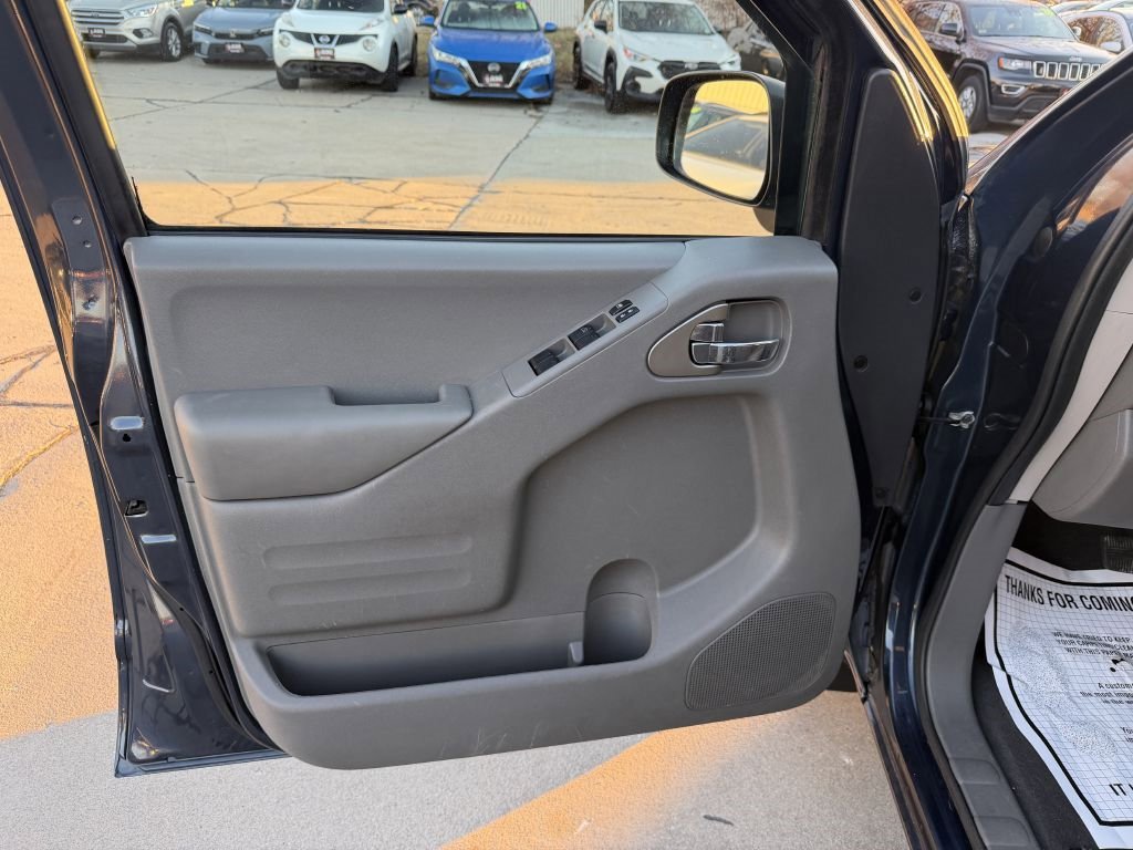 Used 2019 Nissan Frontier SV image 9