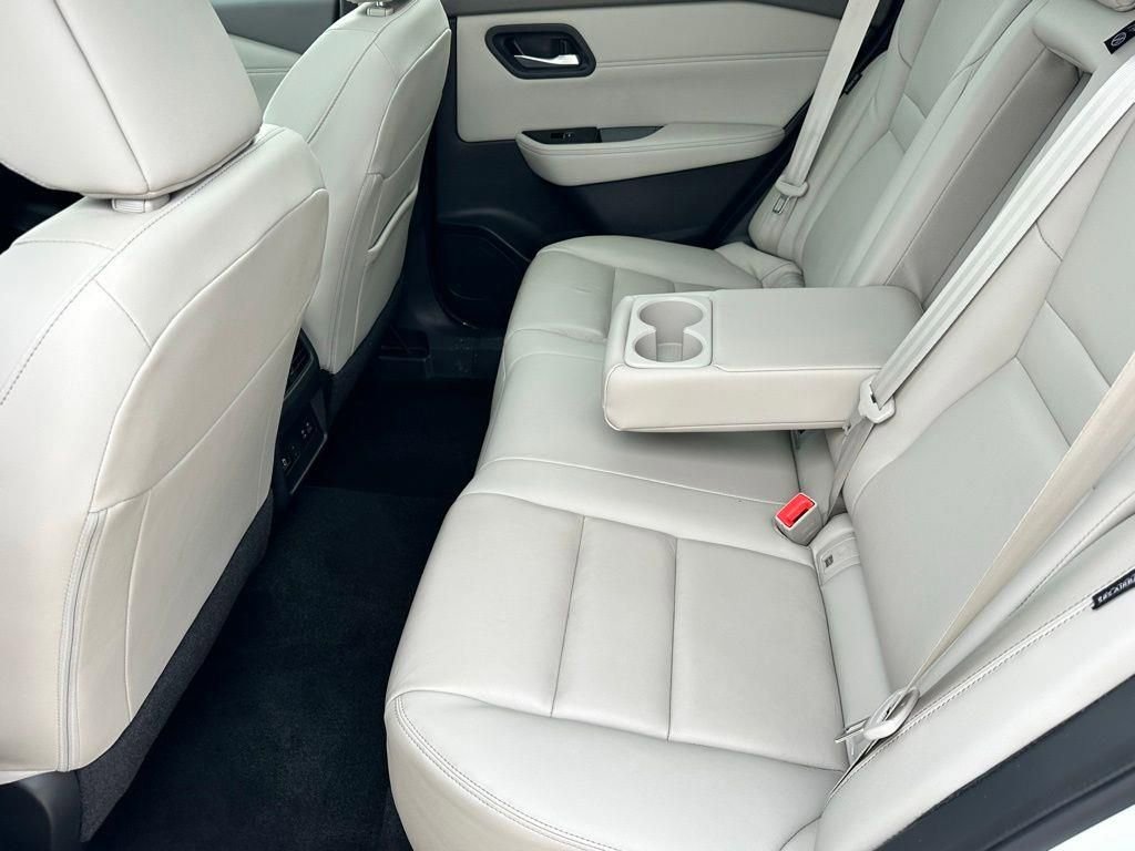 Used 2023 Nissan Rogue SL w/ SL Premium Package FWD image 7