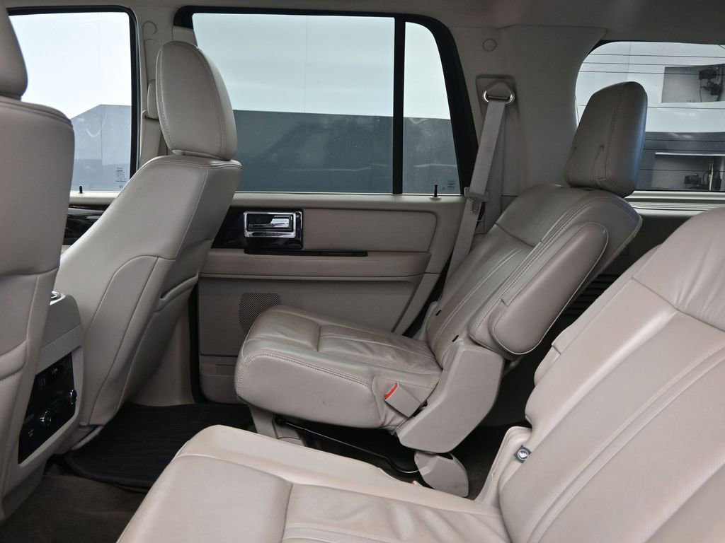 Used 2017 Lincoln Navigator Select image 20