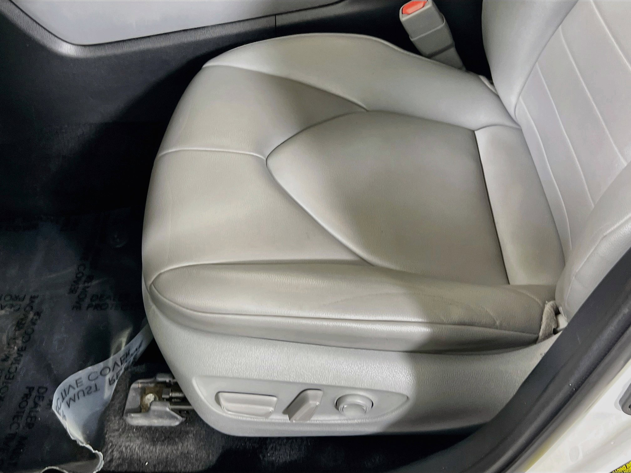 Used 2021 Toyota Highlander XLE AWD/4WD image 18