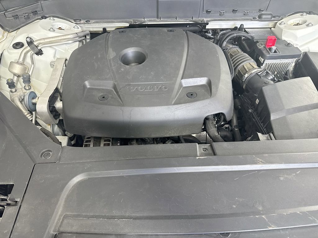 Used 2021 Volvo XC90 T6 Momentum image 40