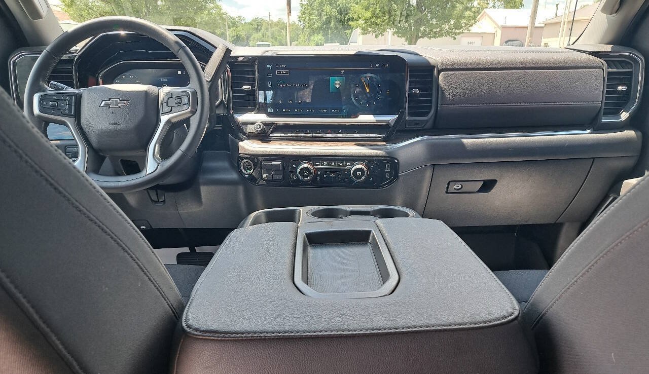 Used 2022 Chevrolet Silverado 1500 RST AWD/4WD image 7
