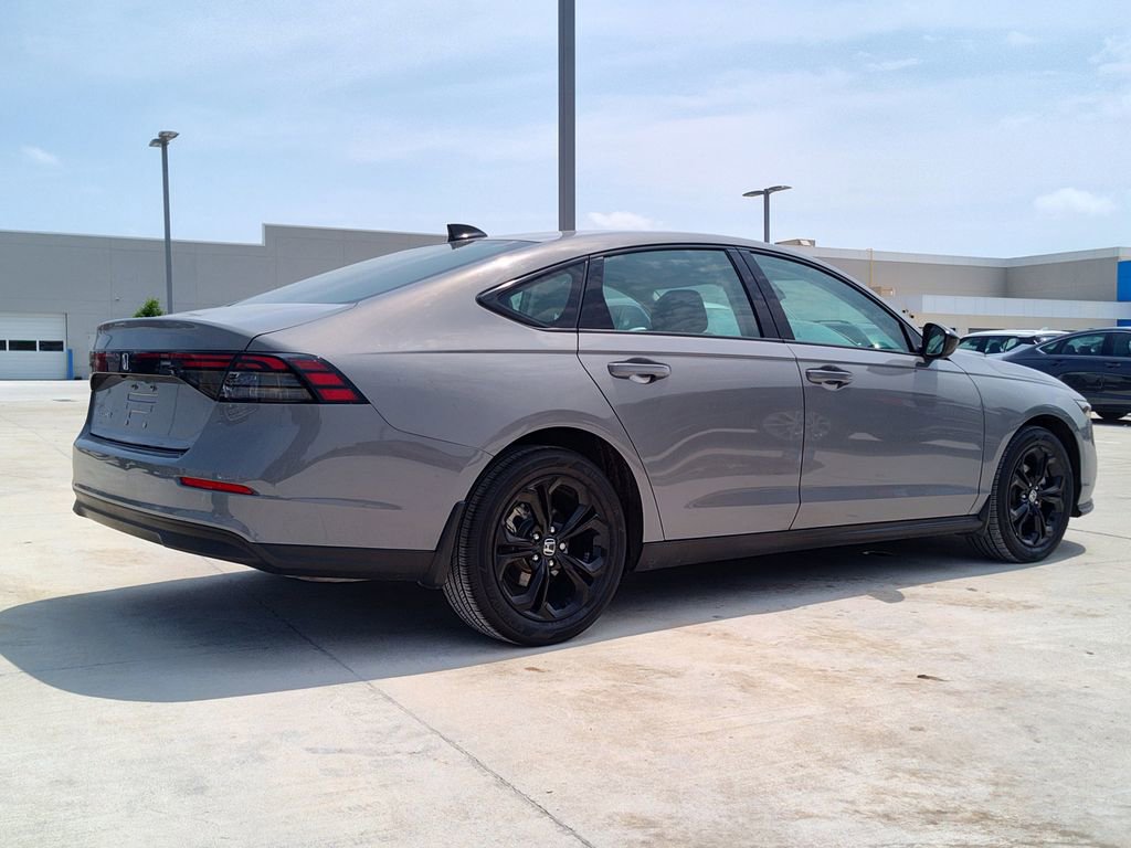 Used 2025 Honda Accord SE image 9