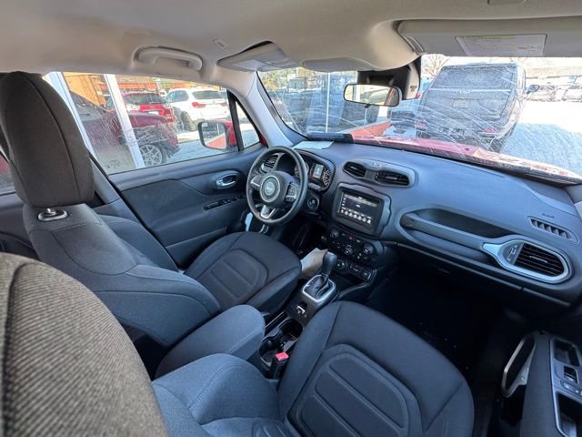 Used 2019 Jeep Renegade Latitude w/ Cold Weather Group image 25