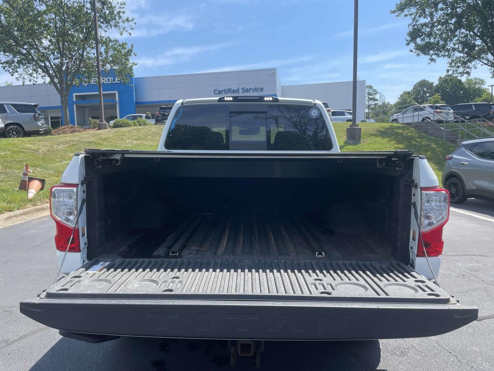 Used 2020 Nissan Titan SV w/ SV Convenience Package AWD/4WD image 8