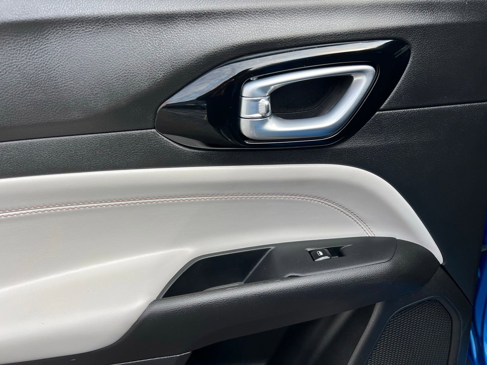 Used 2025 Jeep Compass Limited image 42