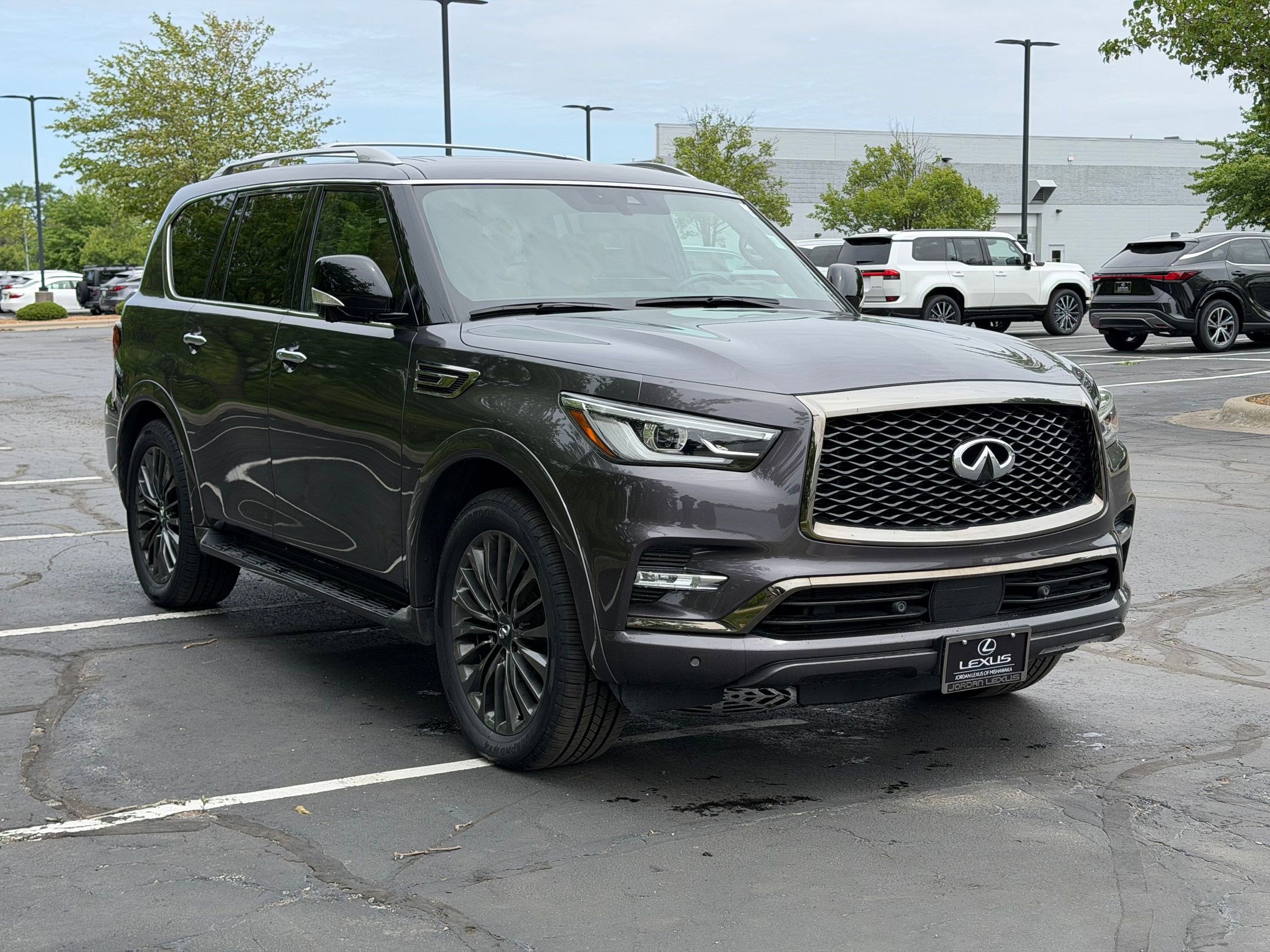 Used 2024 INFINITI QX80 Sensory AWD/4WD image 7