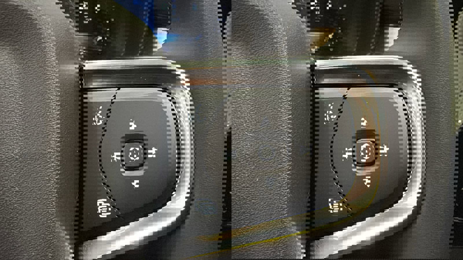 Used 2026 Volvo XC40 B5 Ultra w/ Protection Package Premier image 14