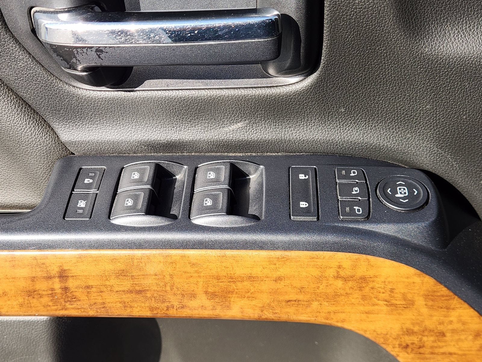Used 2017 Chevrolet Silverado 1500 High Country AWD/4WD image 29