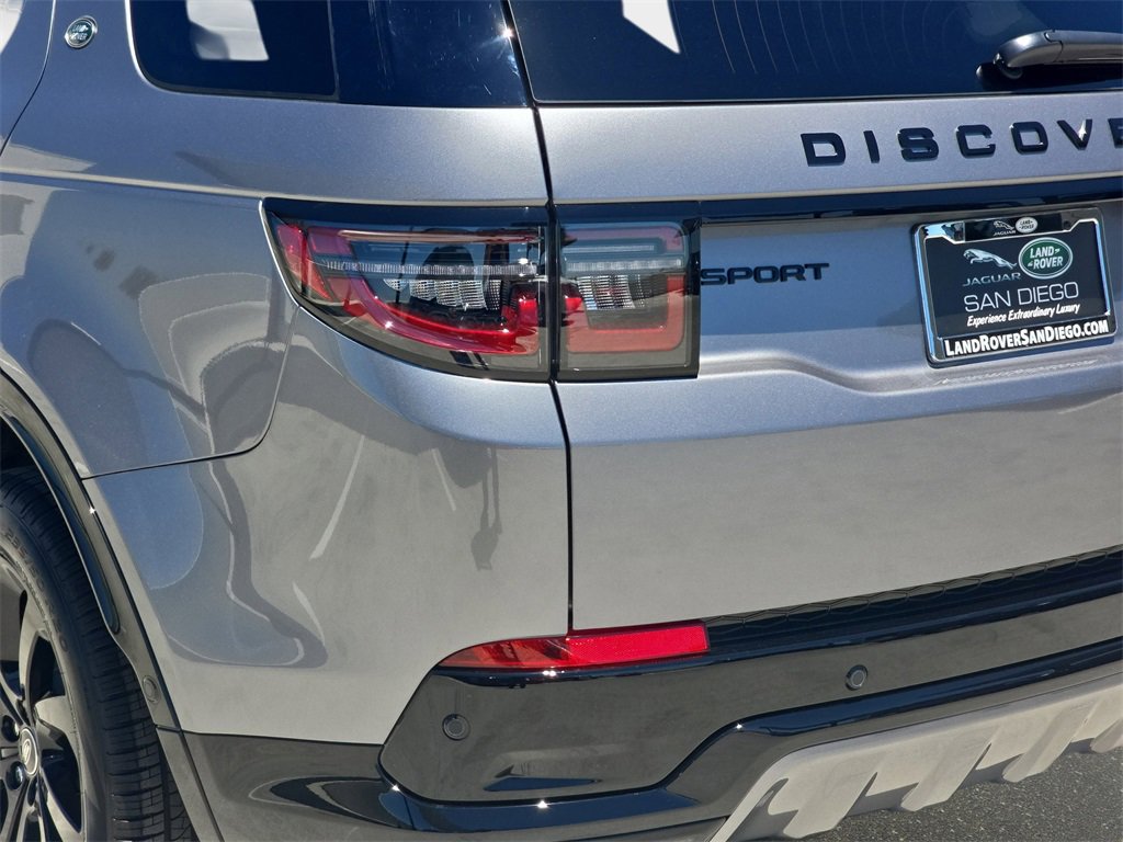 New 2025 Land Rover Discovery Sport Dynamic SE image 36