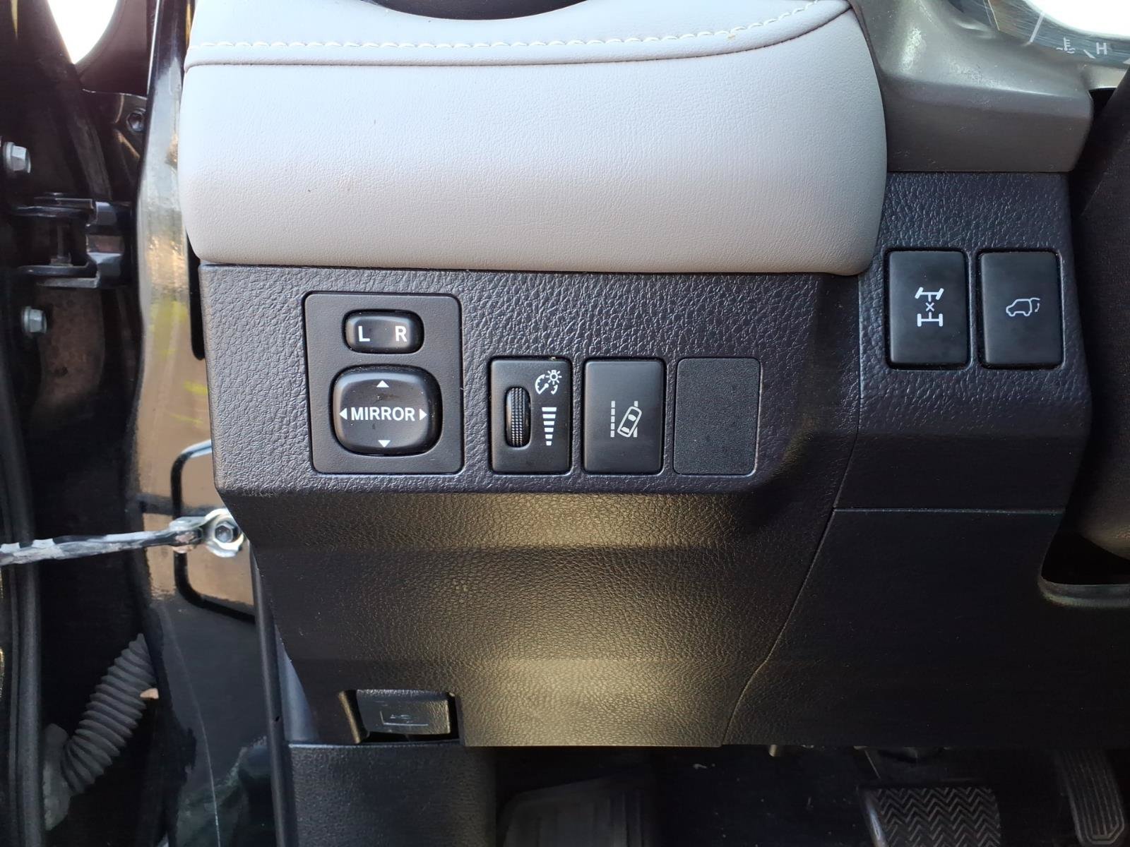 Used 2018 Toyota RAV4 XLE AWD/4WD image 17