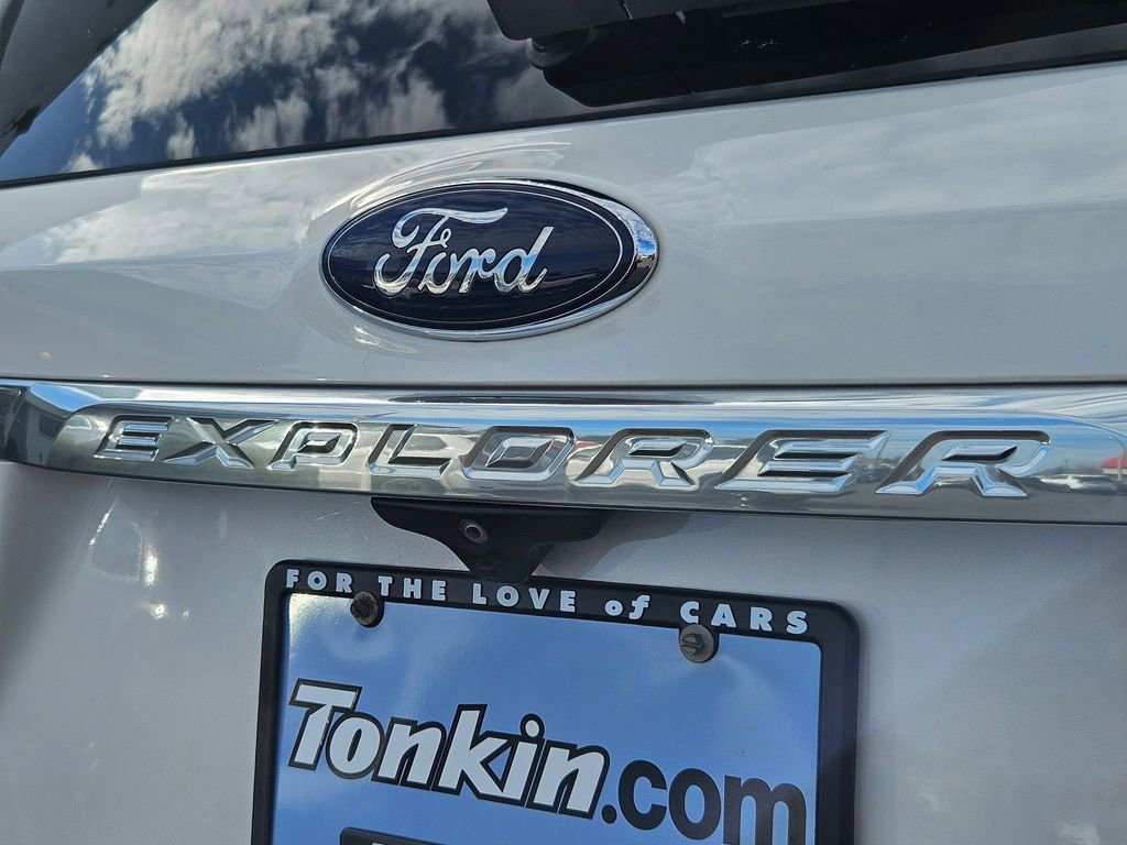 Used 2017 Ford Explorer Platinum image 27