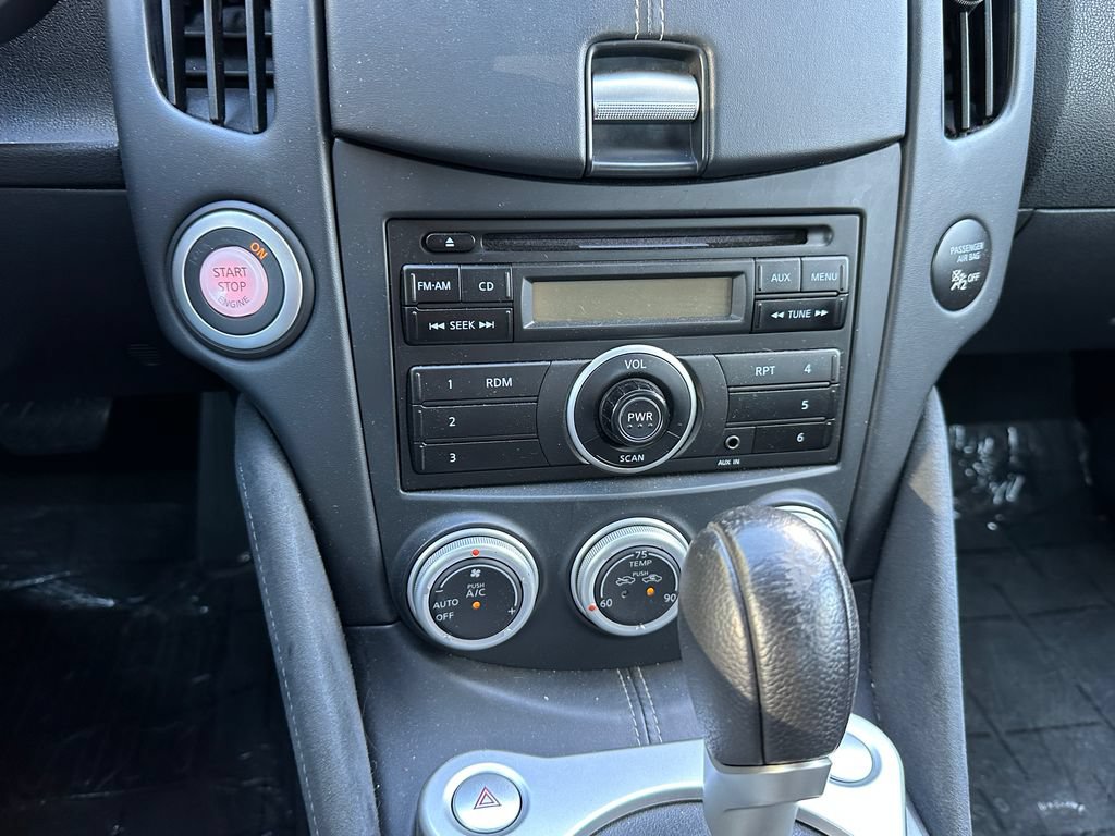 Used 2014 Nissan 370Z Roadster RWD image 28