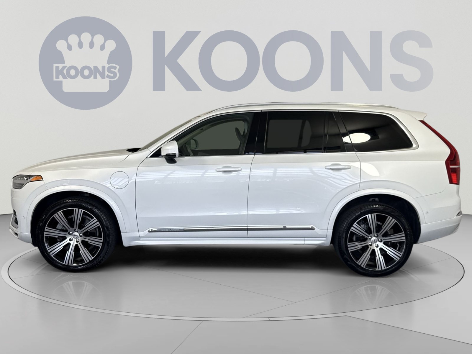 Used 2023 Volvo XC90 T8 Ultimate AWD/4WD image 2