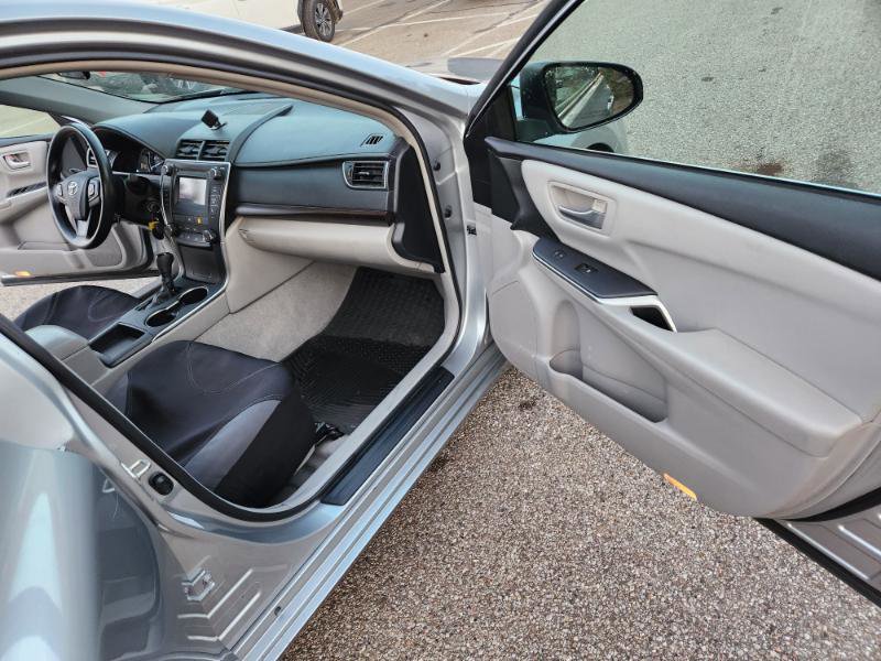 Used 2015 Toyota Camry LE image 18
