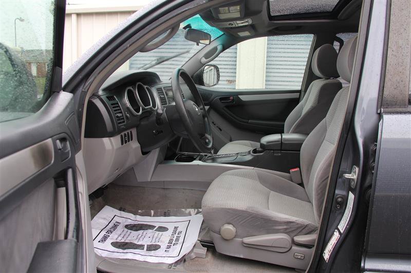 Used 2005 Toyota 4Runner SR5 AWD/4WD image 21