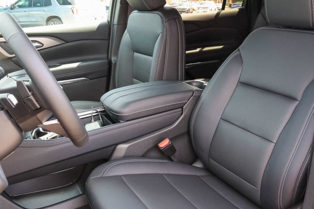 New 2026 Chevrolet Traverse LT w/ Sun and Wheel Package FWD image 11