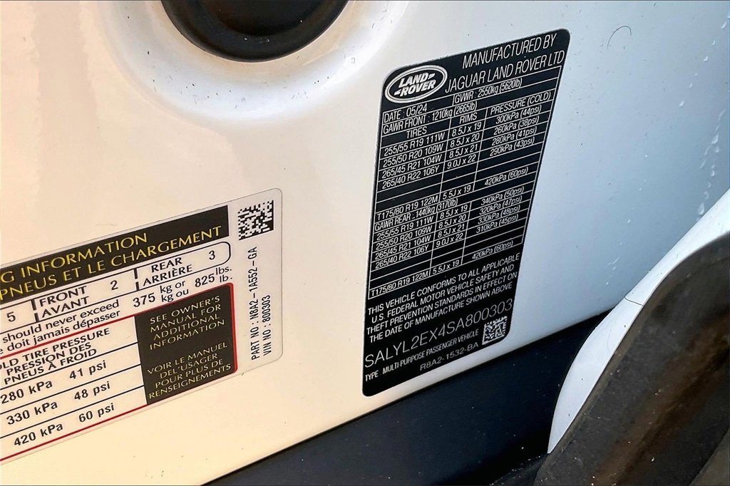 Certified 2025 Land Rover Range Rover Velar Dynamic SE image 19