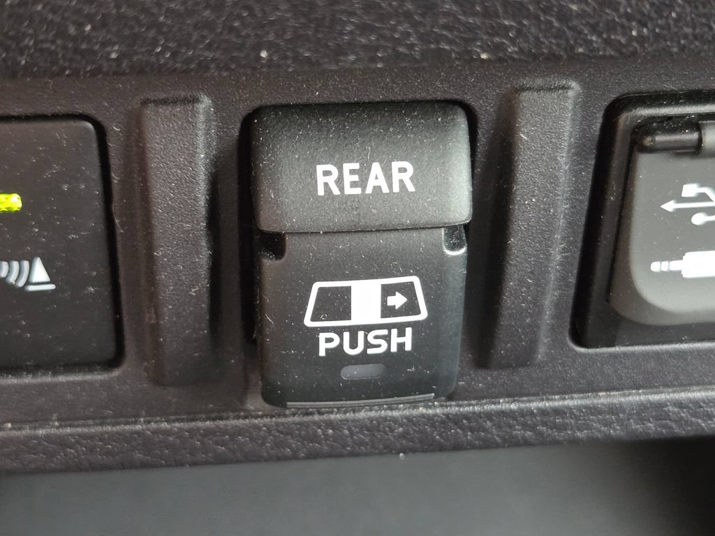 Used 2018 Toyota Tacoma TRD Sport w/ Technology Package AWD/4WD image 10