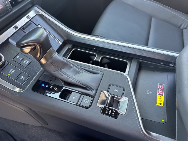 Used 2024 Lexus GX 550 w/ Accessory Package (2T) AWD/4WD image 21