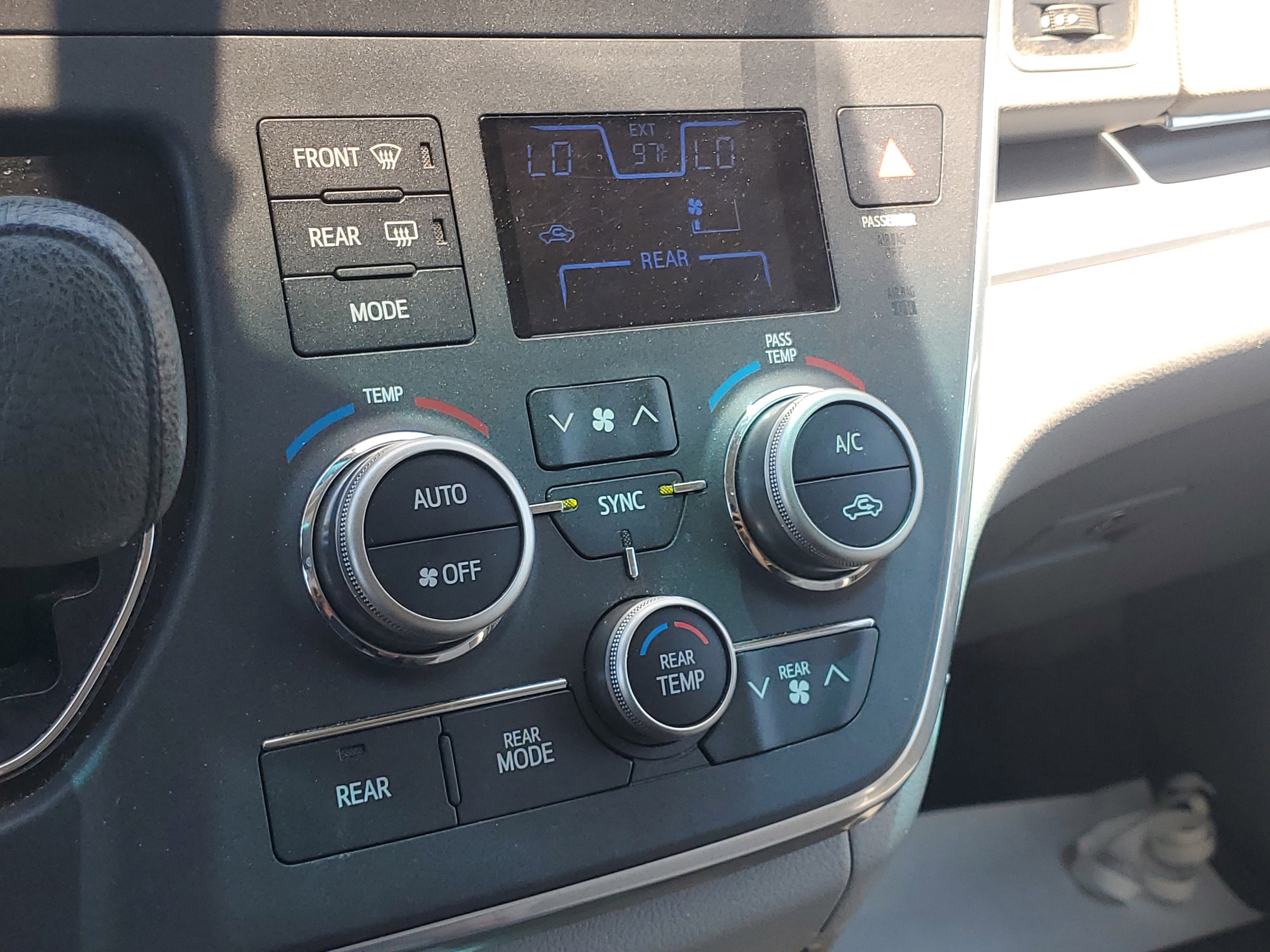 Certified 2017 Toyota Sienna LE AWD/4WD image 26
