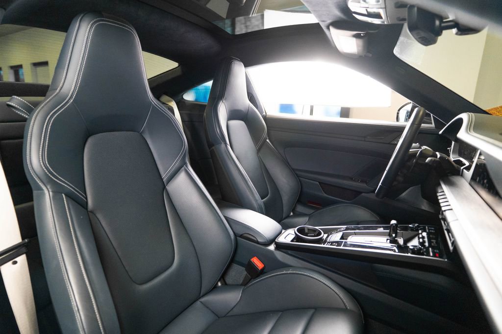 Certified 2025 Porsche 911 Carrera GTS RWD image 18