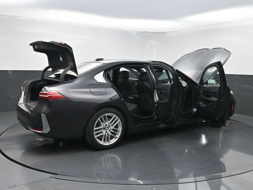 Used 2024 BMW 530i xDrive w/ Premium Package AWD/4WD image 40